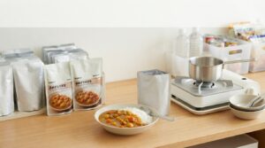 非常食向けの温めずに食べられるレトルトカレーと一般的なカレーの比較